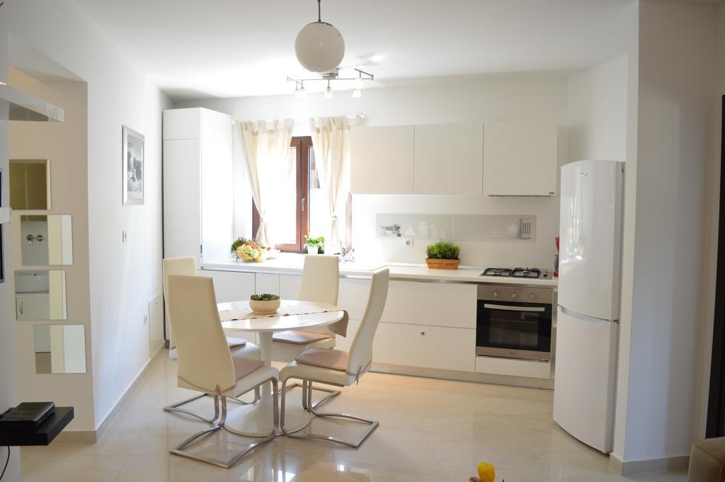 Apartments Villa Alba Porec Exterior photo